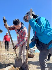 抑留者石切場跡地で祈念植樹