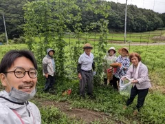 収穫を町民の皆さんと