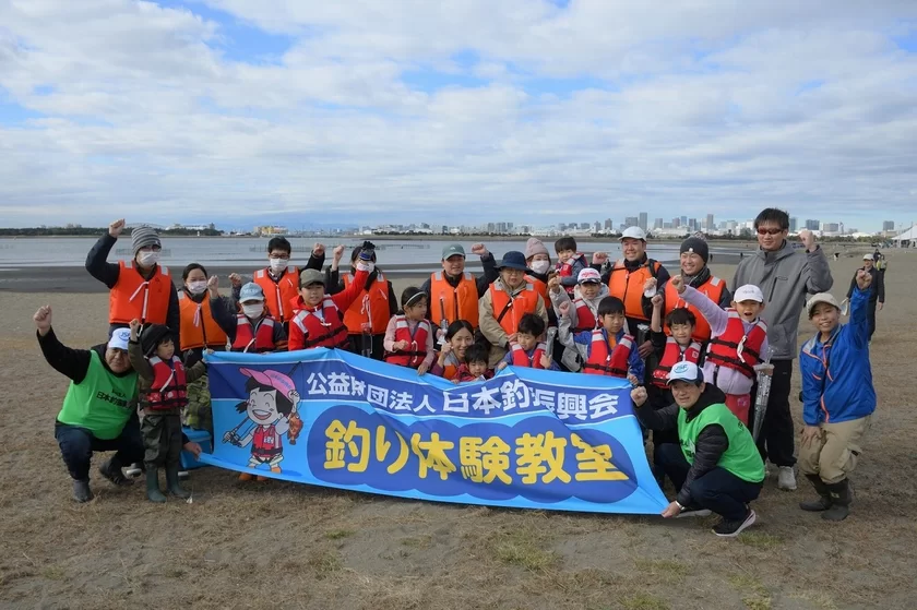 釣りのルールやマナー、廃棄された釣り具が起こす自然への悪影響についての普及啓発を目的とした釣りイベントの様子