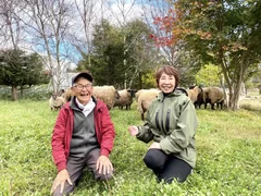 左が北海道 厚真町の生産者の山田忠男さん、右が当社 代表取締役社長の前川弘美