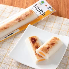 ファミマルKITCHEN　たんぱく質6.3gおつまみかまぼこ　4種のチーズ