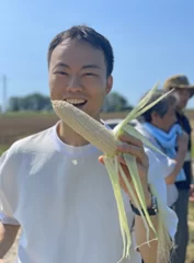 美瑛の産地を訪ねる星野シェフ