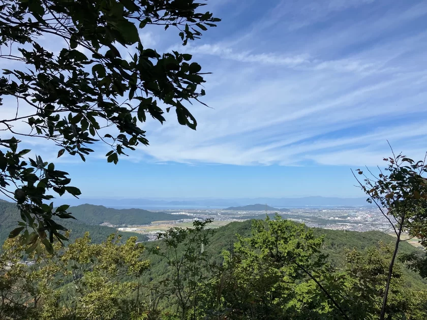 小脇山と箕作山からは琵琶湖を見ることができます