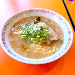 当時のメニューは金龍ラーメンのみ、現在はチャーシューメンもラインナップ