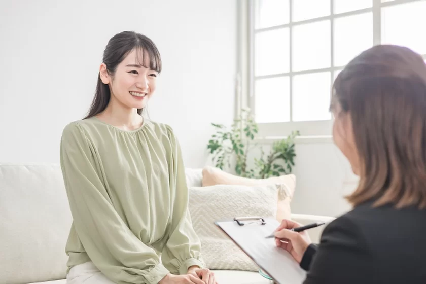 カウンセリングにきた女性と日本人女性