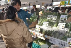 出店者との対話を楽しみながらの買い物