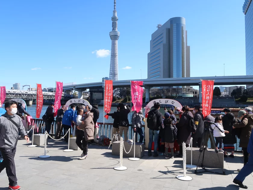 スカイツリーを見ながら流しびな