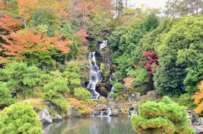 紅葉が美しい大滝