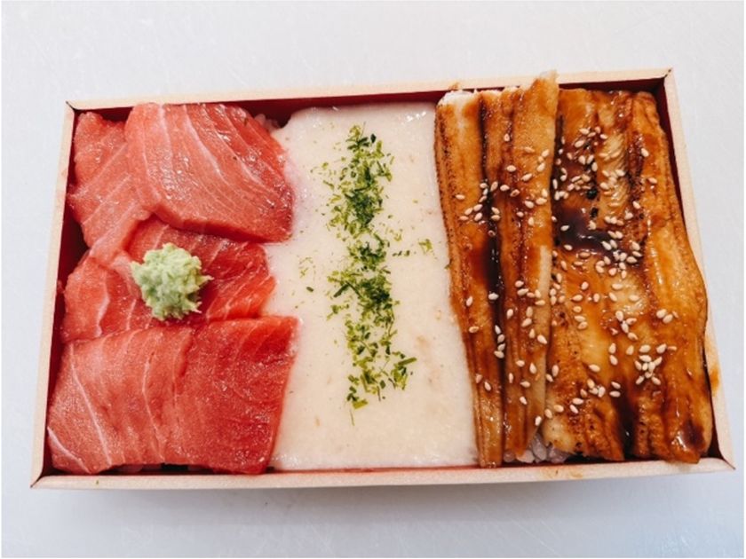 \夏限定メニュー海鮮丼/
駿河湾沼津サービスエリア下り線
海鮮丼テイクアウトコーナー「おさかな丼屋 とと丸」
7/20(日)~8/31(日)「穴子」をつかったシーズンメニューが登場