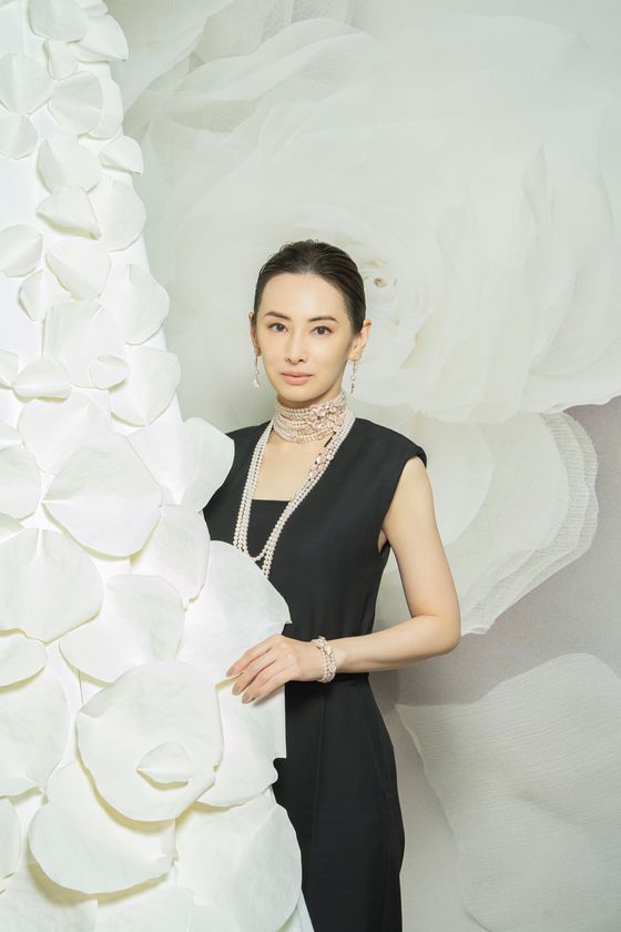 北川景子、ミキモトのジュエリーを纏ってパリ・ヴァンドーム広場へ
ミキモトパリ店を初訪問、スペシャルムービー公開