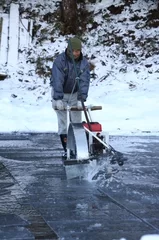 天然氷の切り出し1