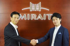 アルファコム野社長(右)とミライト情報システム岡本社長(左)