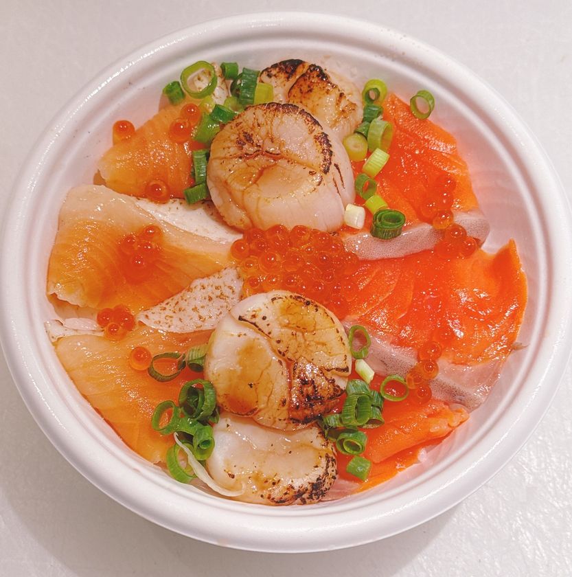 \これでもか!サーモンづくしのサーモン・銀鮭まつり!/
駿河湾沼津サービスエリア下り線「おさかな丼屋 とと丸」で
秋の“サーモン・銀鮭”メニューを11/30(日)まで限定販売!