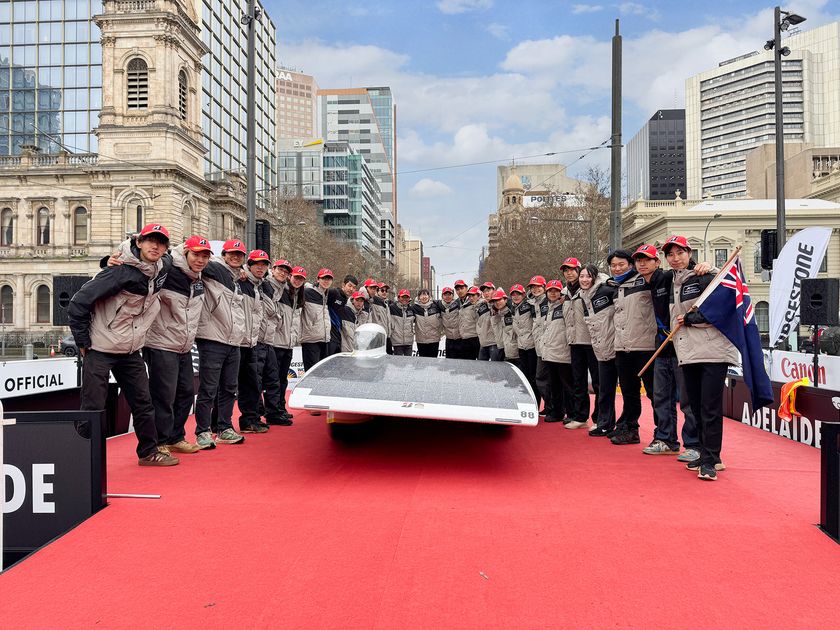 オーストラリア大陸3,000km縦断レースで日本勢2位の完走!
「工学院大学ソーラーチーム」世界大会参戦報告会を開催