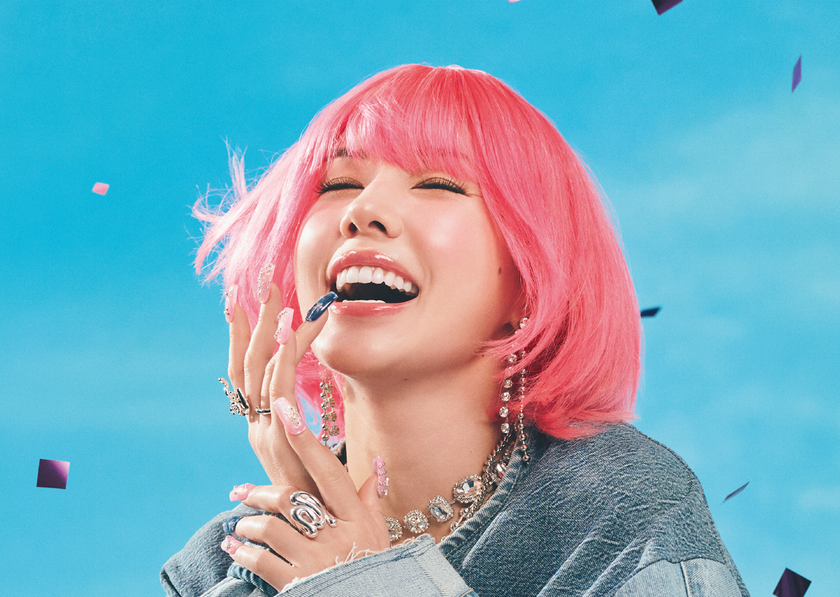 『ホットペッパービューティー』ポイント最大50%還元の
「ビビビ祭」を開催!2026年1月5日(月)事前エントリー受付開始。
仲 里依紗さんがブラウンヘアからピンクボブに大変身!
窓に映る自分を見て笑顔に 街に繰り出す新CM公開。
<インタビュー・メイキング> 2026年の抱負は「旅」!
「アイスランドでオーロラを見たい」