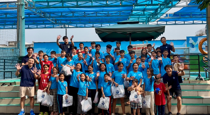 スポーツの力で未来を育む ―
ベトナムにおける国際交流・安全教育プログラム開催報告
川崎フロンターレ×サギヌマスイミングクラブ共催