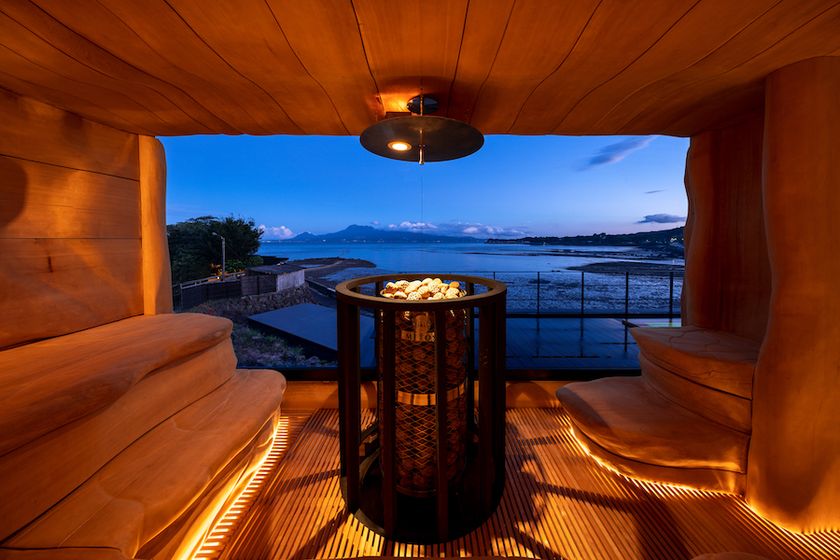 佐賀県 蟹御殿が「日本の小宿」10選に認定!
オーシャンビューと絶景サウナの宿