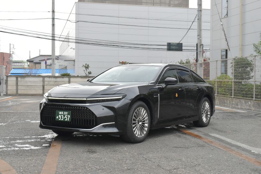 ~地球にやさしい環境づくりを目指し、
環境問題へ積極的に取り組みます~
「燃料電池ハイヤー」の運行を開始!