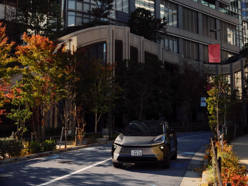 TOYOTAの電気自動車「bZ4X」があらゆる人やシーンに寄り添い
ともに過ごす日常を描く「365 SCENES」公開
第1弾は俳優 安田顕さんが「bZ4X」とともに過ごす
“オン”と“オフ”に密着 ウェブメディア
「Pen Online」にて1月26日(月)より順次公開