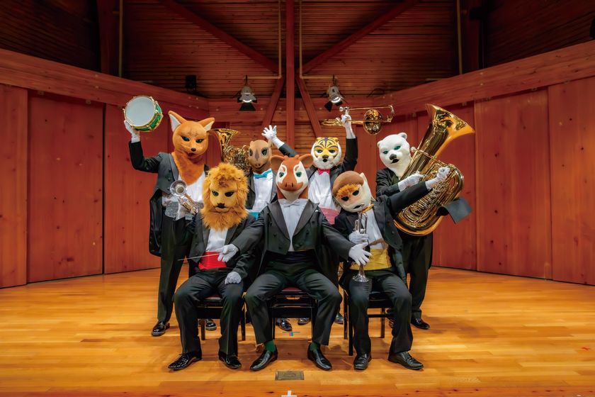 すいせん畑で奏でるアットホームな動物たちの春のコンサート
サキソフォックス・ズーラシアンブラスが
「マニア」なコンサート開催