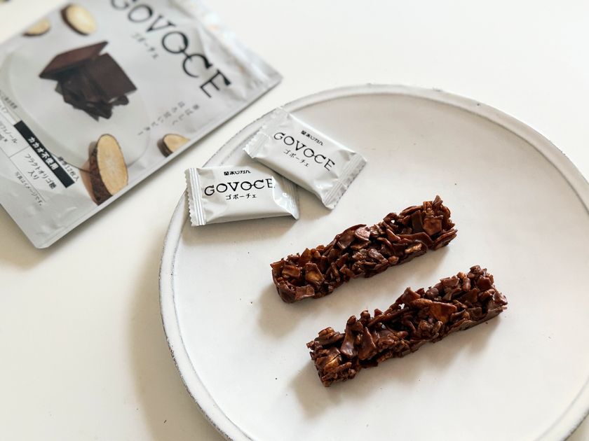 焙煎ごぼうのチョコレート風菓子「GOVOCE」を使った
〈おさつロシェ ゴボーチェ〉
UHA味覚糖のショコラトリーで数量限定発売!