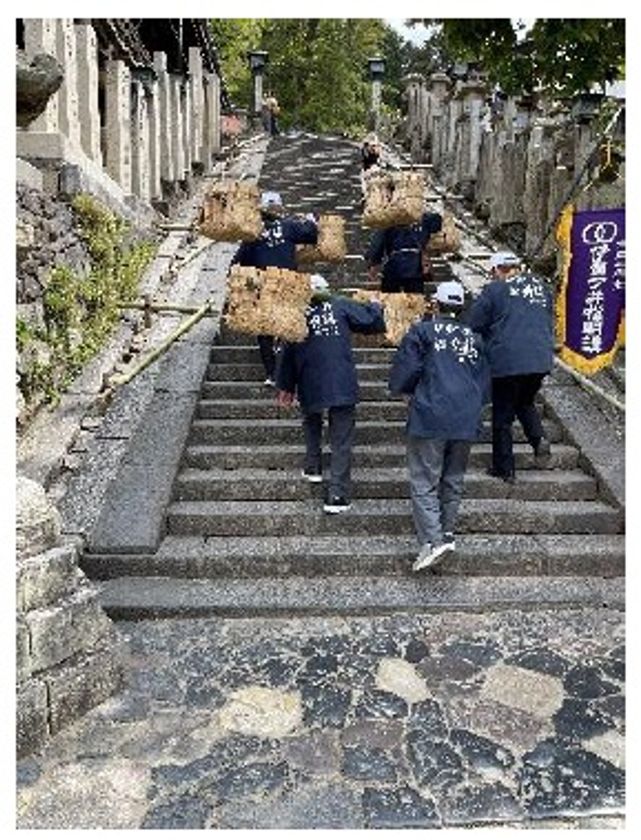 「松明調進行事 列車ツアー」を催行!
― 松明を担ぐ特別体験も!―