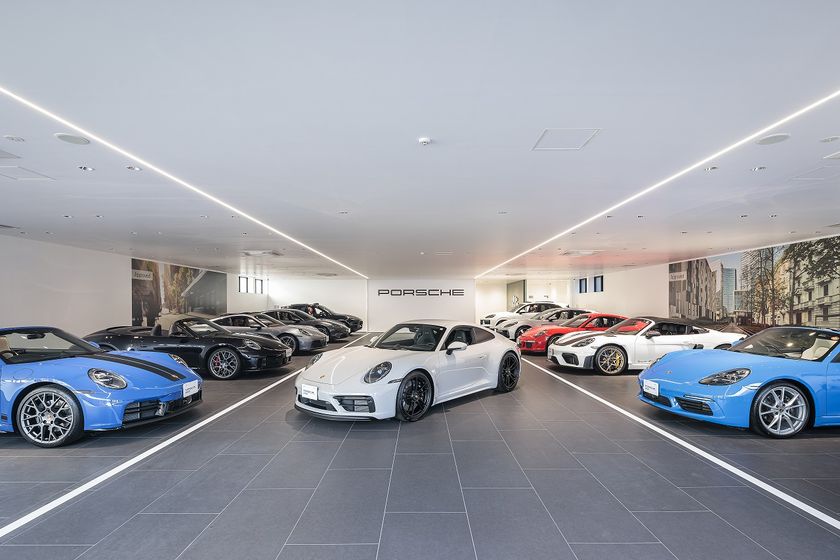 SKY GROUP ポルシェセンター横浜青葉
認定中古車展示場・ワークショップ
1/31リニューアルオープン