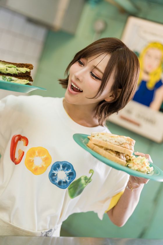 三共食品発ライフスタイルブランド「GOODFOOD」
きぃぃりぷさんをモデルに起用した新作が
2026年春夏、Tシャツ7型を公式ECで3/24発売