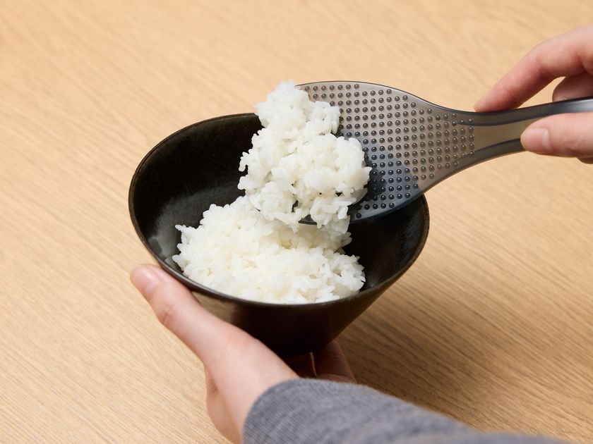 驚くほどくっつかない。最後の一粒まですくいやすい
剥離性の高いTPX(R)樹脂を採用した
「快適しゃもじ」がlike-itより新登場