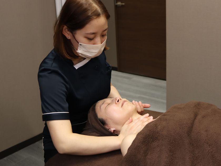 MIRAI小顔 心斎橋店が3周年
【先着33名】小顔矯正90分が初回1,000円に
大阪3店舗で感謝キャンペーン