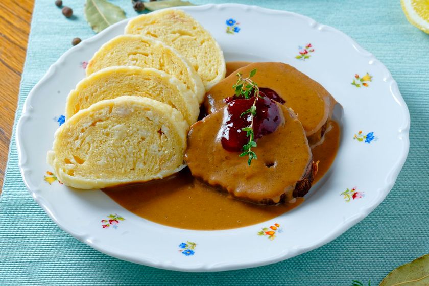 日本初、チェコ料理公式認証「Czech Specials」日本で開始
都内2店舗を認定、大使館で授与式開催