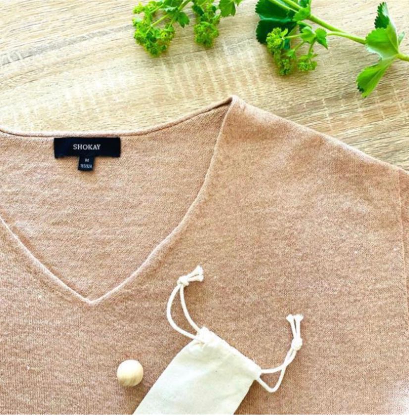 SHOKAY お手入れプログラム 第1弾【防虫対策編】を公開
お気に入りのニットを長く楽しむための、香りと知恵の防虫レッスン