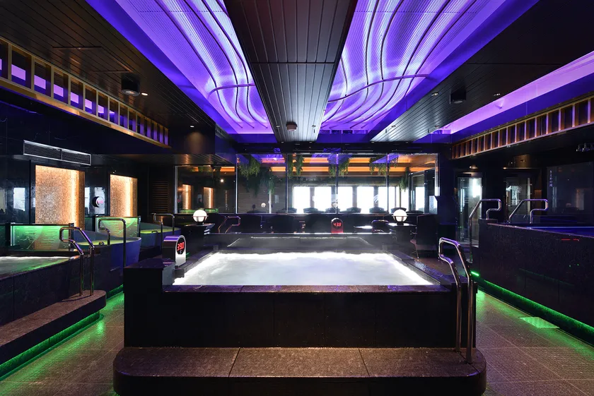 光と湯が織りなすスパエリア