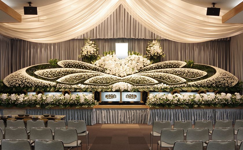 人手不足が続く葬祭業界で変化
花祭壇の技術職に応募増、前年比151%