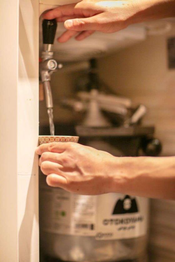 江戸前風寿司とサクフワ天ぷらと至極の樽生日本酒を
カジュアルに楽しめる寿司居酒屋
「寿司と天ぷらと樽酒 京都四条烏丸店」
~2026年3月1日、リニューアルオープン~