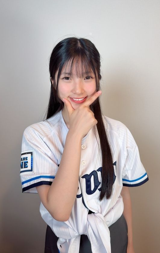 最年少ラウンドガール・MIUが西武ライオンズの始球式に登場!