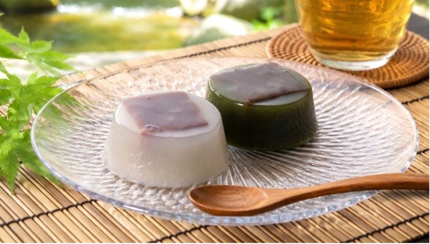 ひんやり、つるりと
又一庵の夏を彩る「水きんつば」と新作の「抹茶水きんつば」
定番の味わいに、新たな抹茶の一品を添えて
涼を楽しむ夏の和菓子が登場