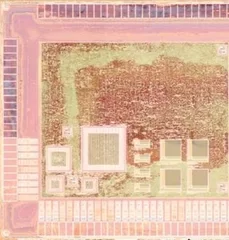 宇佐美 教授らが試作したCPUチップ(チップ面積：縦2mm×横2mm)