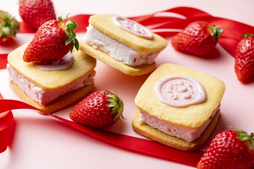 <いちご専門店の道の駅 いちごBonBon>
新定番お土産スイーツ、
厚さ約3cmの贅沢「ベリーバターサンド」を新発売!
さらに8月は夏×いちごを楽しむ
「サマーベリーフェスティバル」を開催!