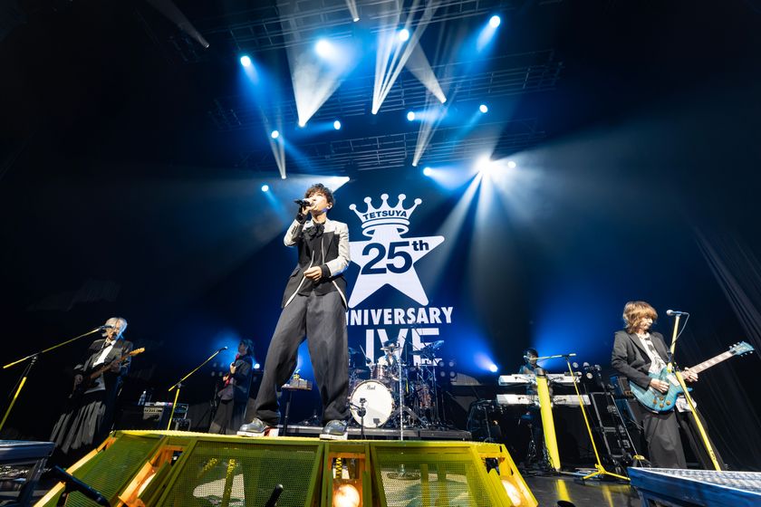 TETSUYA 25th ANNIVERSARY LIVE ライヴレポートが到着!
25年の歩みをたどる演出と圧巻のバンドサウンドで会場を魅了