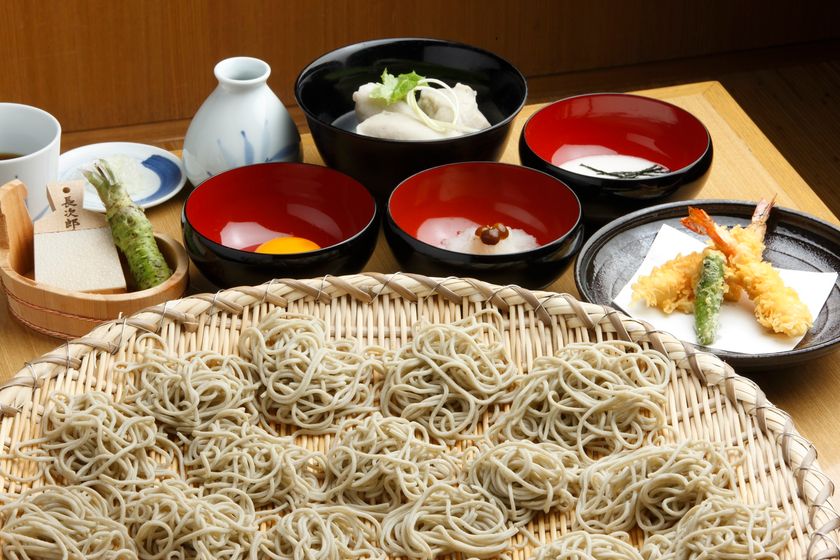 全国5店舗の「やぶそば」で「新そば食べ放題」を実施
希少な石臼挽き国産そば粉100%使用
江戸三大老舗蕎麦で唯一の食べ放題プラン