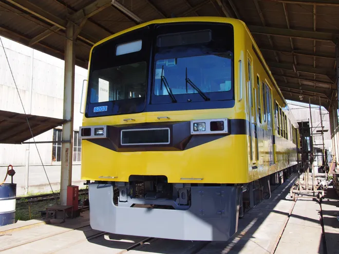 6003号電車が旧500形カラーへ塗装変更
11/21より記念乗車券を販売・12/11、18には運転体験実施