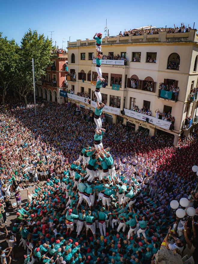 ユネスコ無形文化遺産、スペインの「カステイス(人間の塔)」
カタルーニャ地方のトップチーム
「カスタイエス・ダ・ビラフランカ」が来日公演