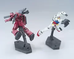 左：HGシャア専用ザクII＋Bバックパックアーム　右：HGUC RX-78-2 ガンダム＋D三連キャノン