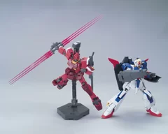 左：HGBFガンダムアメイジングレッドウォーリア＋Fシールド＆トライジョイント　右：HGUCゼータガンダム＋Fシールド＆トライジョイント