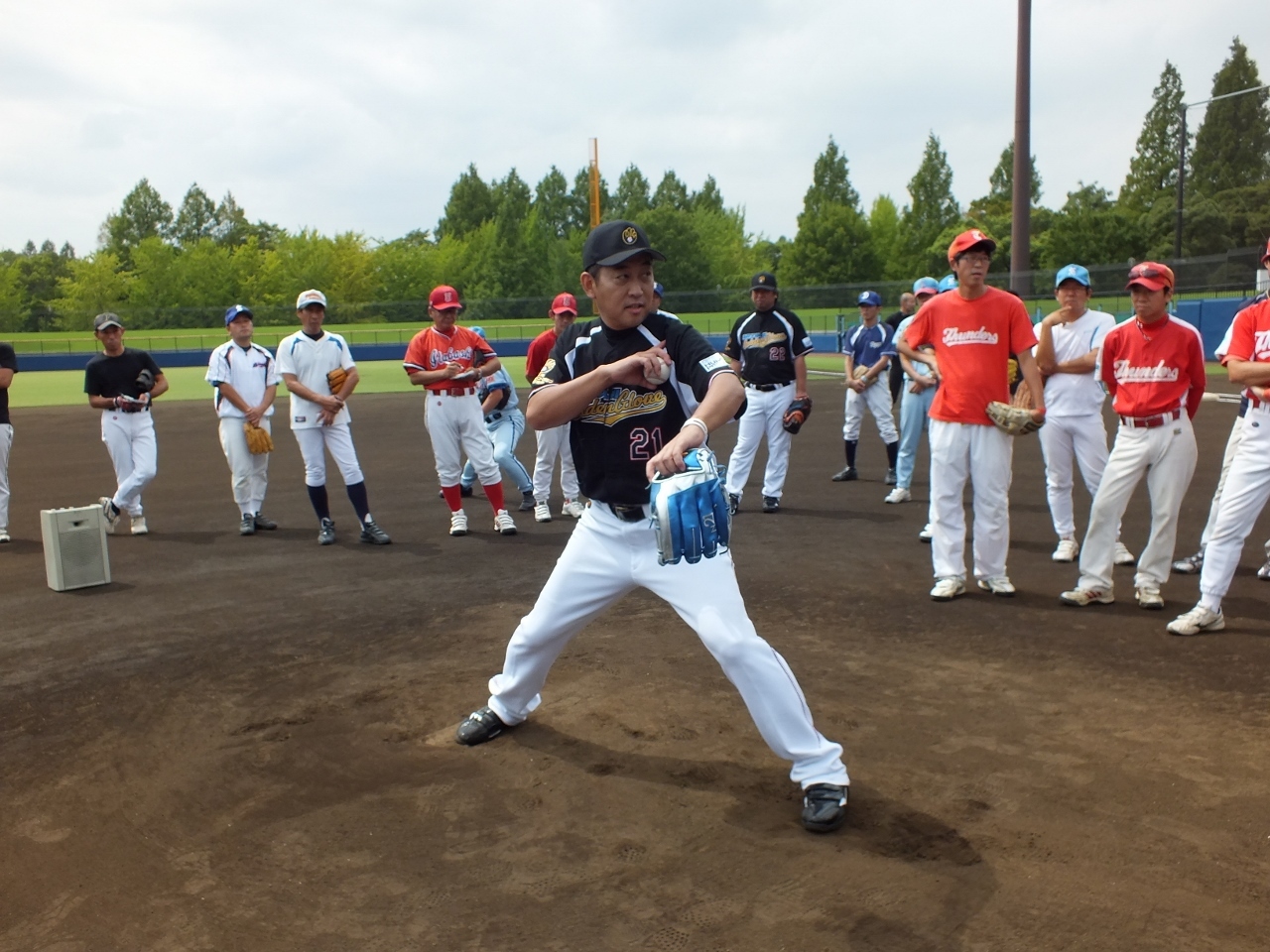 元プロ野球選手が子どもたちの身体に負担を掛けない指導方法を伝授 第12回 三井ゴールデン グラブ野球教室 越谷教室 を実施 三井広報委員会のプレスリリース