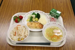 体験ツアー　学校給食イメージ