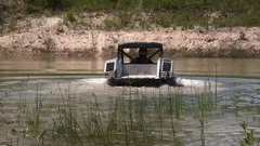 水上を自動車の感覚で走行