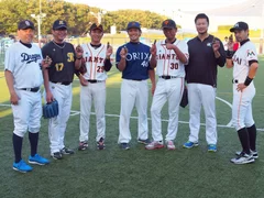 セキュリティーフィール ベターを手に取る元プロ野球選手