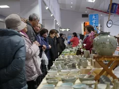 空港陶器市の様子1